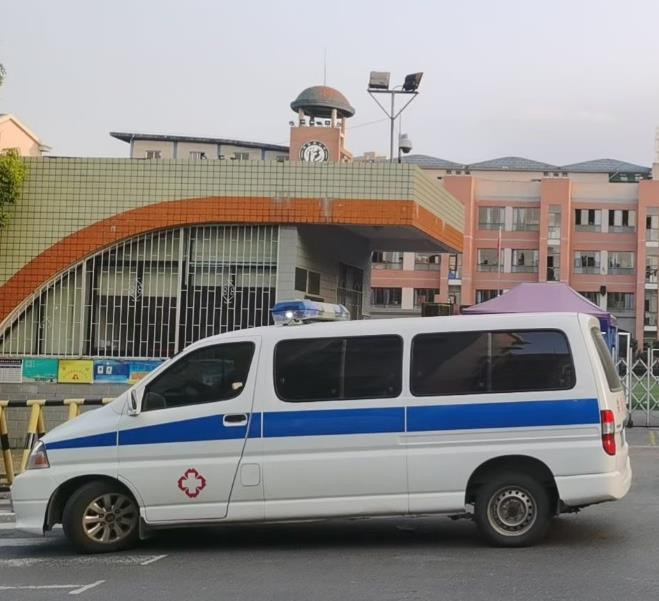 井陉救护车出租护送骨折病人一公里多少钱